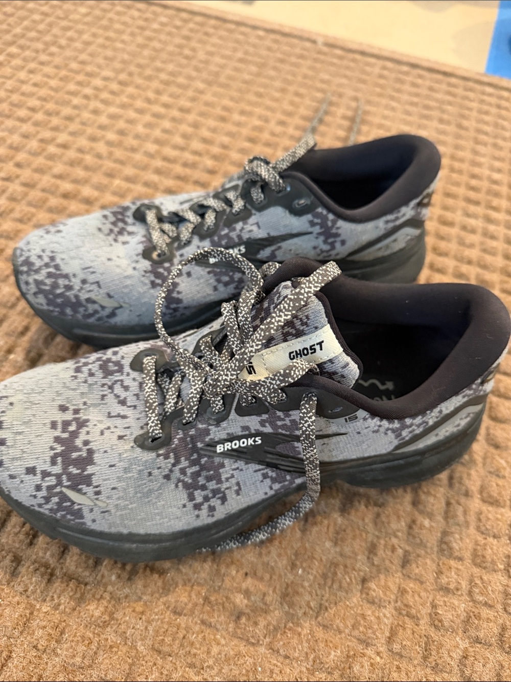 Brooks Ghost women Running Shoes — Gray/Black